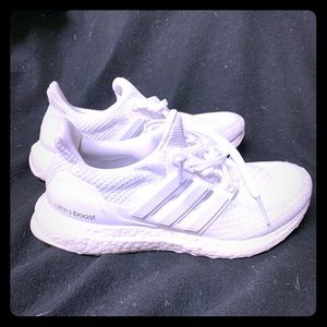 ADIDAS ULTRA BOOST - 7.5, white